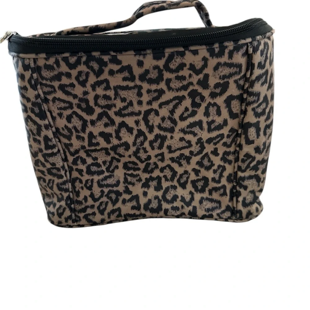 Travelon Hanging Toiletry Bag, Leopard Print, Like New